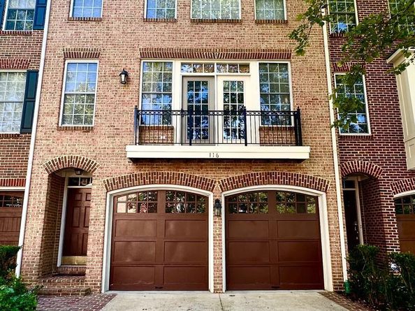 116 Herndon Mill Circle, Herndon VA 20170
