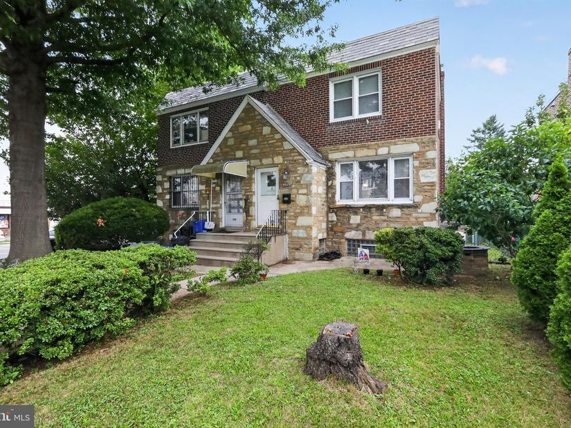 2003 Oakmont Street, Philadelphia PA 19152