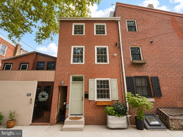 817 S Leithgow Street, Philadelphia PA 19147