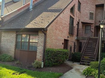 3068 Pineview NE