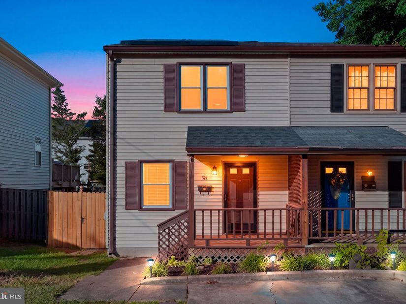 9 Leadbeater Street 1/2, Alexandria VA 22305