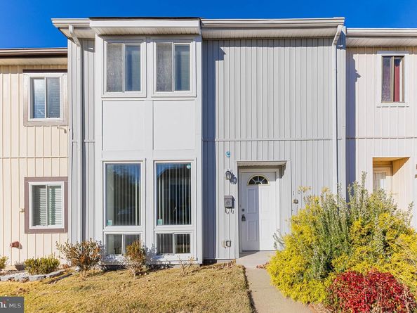 1024 Queens Court, Herndon VA 20170