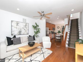 1030 N Leithgow Street