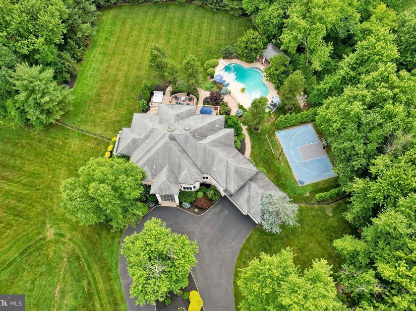 100 E Holland Road, Holland PA 18966