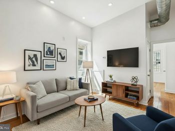 2244 N Woodstock Street