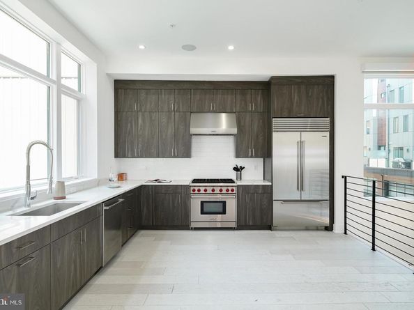 142R S Front Street, Philadelphia PA 19106