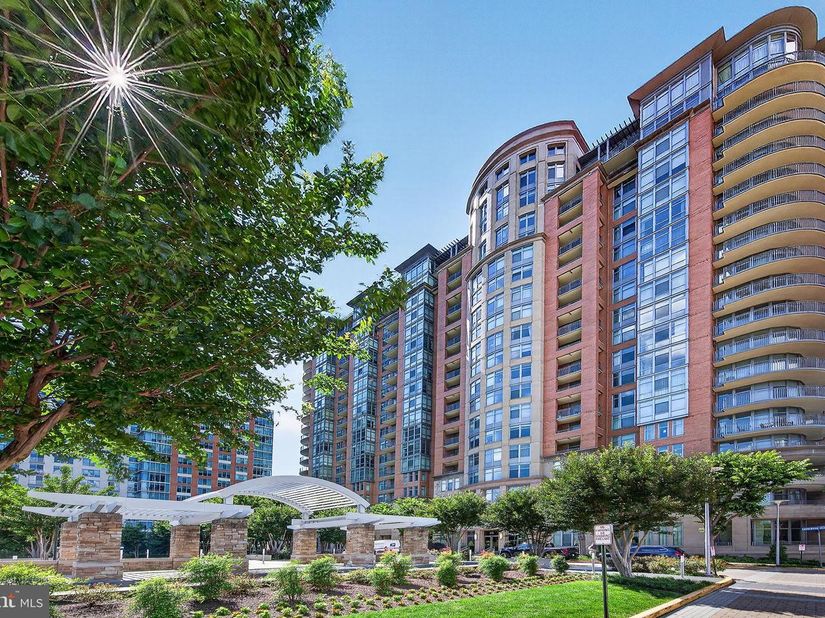8220 Crestwood Heights Drive 407, Mclean VA 22102