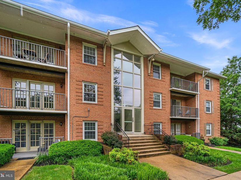 3334 Spring Lane B42, Falls Church VA 22041