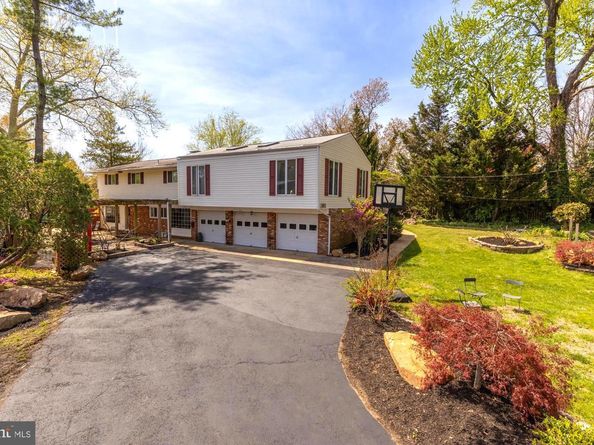 6811 Valley Brook Drive, Falls Church VA 22042