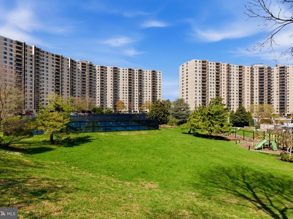 203 Yoakum Parkway 906, Alexandria VA 22304