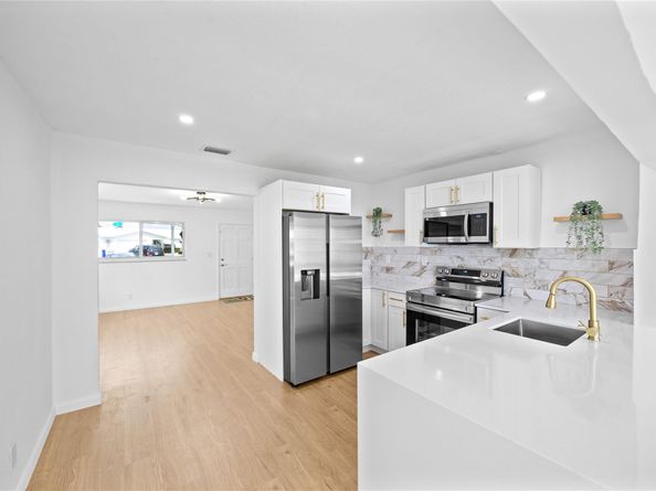 2920 NW 2nd Ave, Pompano Beach FL 33064