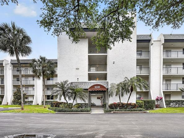 9330 Lagoon Place 307, Davie FL 33324