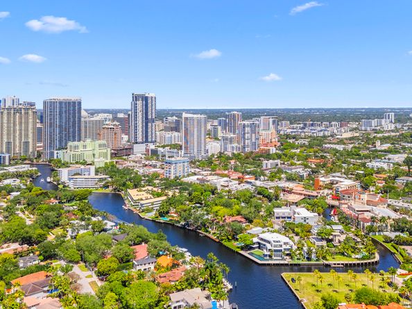 1212 SE 2nd Court 303, Fort Lauderdale FL 33301