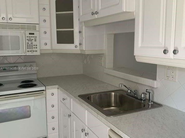 5003 NW 35th Street 405, Lauderdale Lakes FL 33319