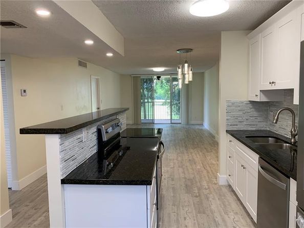 250 Jacaranda Drive 203, Plantation FL 33324