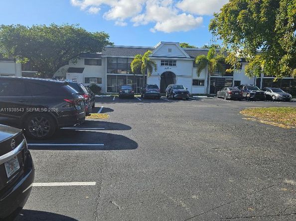 18755 NW 62nd Avenue 101, Hialeah FL 33015