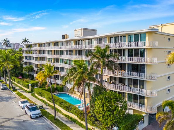 227 Australian Avenue 2c, Palm Beach FL 33480