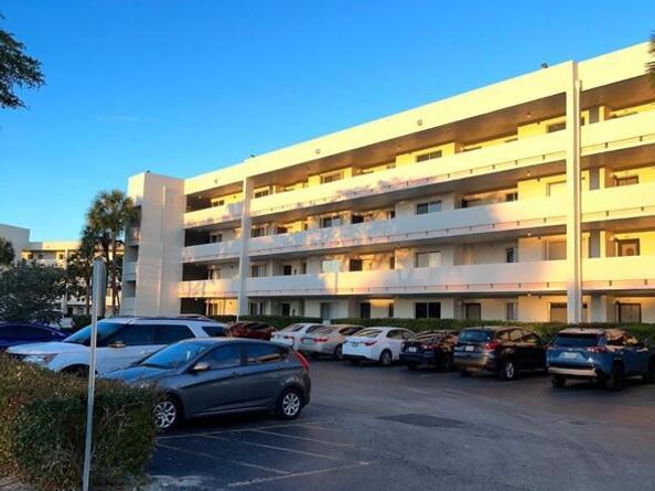 3186 Via Poinciana 211, Lake Worth FL 33467