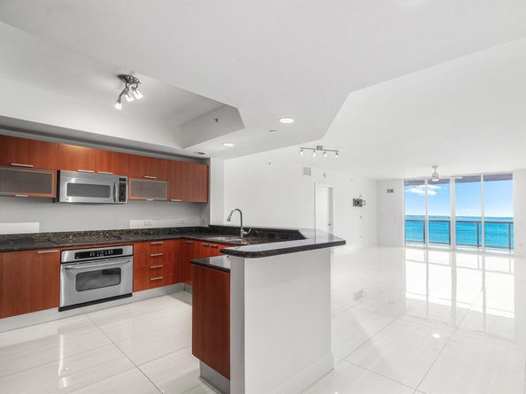 2650 Lake Shore Drive 1005, Riviera Beach FL 33404