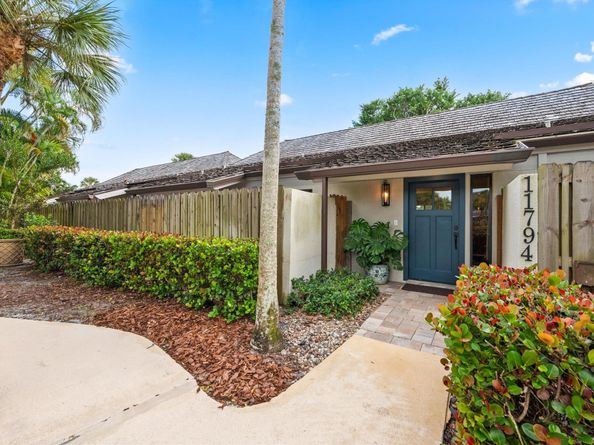11794 Wimbledon Circle, Wellington FL 33414