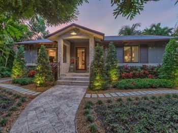 1209 N Lakeside Drive