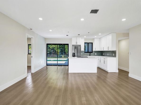 2331 Nassau Dr, Miramar FL 33023