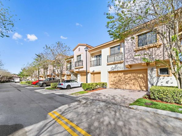 4727 Preserve Street, Coconut Creek FL 33073