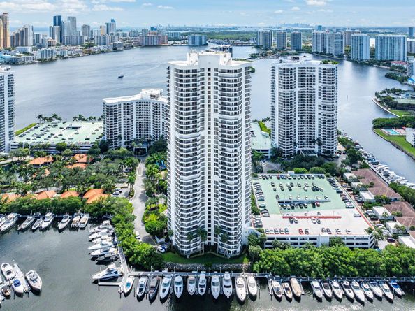 3500 Mystic Pointe Drive Ph4, Aventura FL 33180