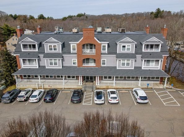 1732 Main Street 205, Concord MA 01742