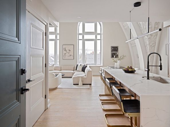 61 Hall Street PH 15, Waltham MA 02453