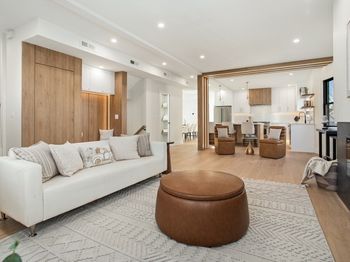 10 Bartlett St