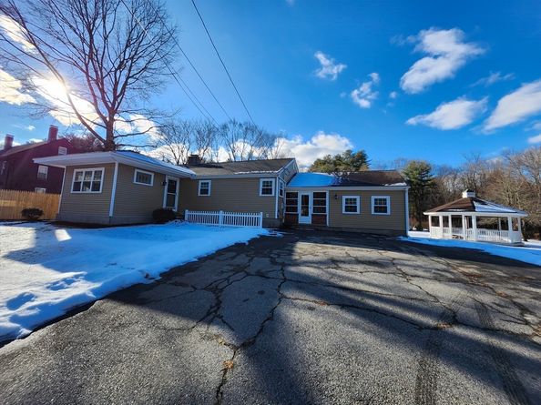 16 Hough Rd, Sutton MA 01590