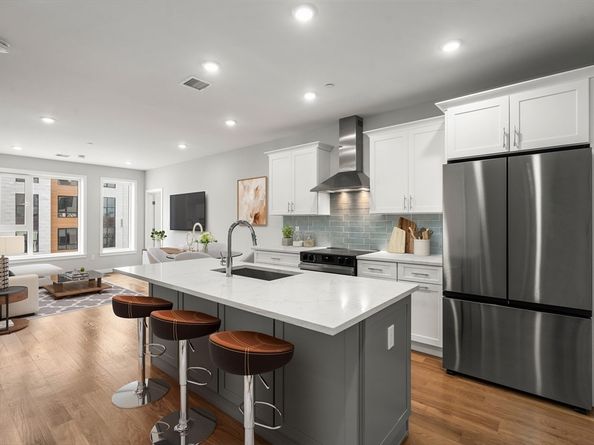 267 Old Colony 402, Boston MA 02127