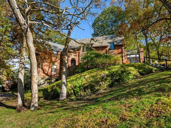 1125 W Roxbury Pkwy, Brookline MA 02467