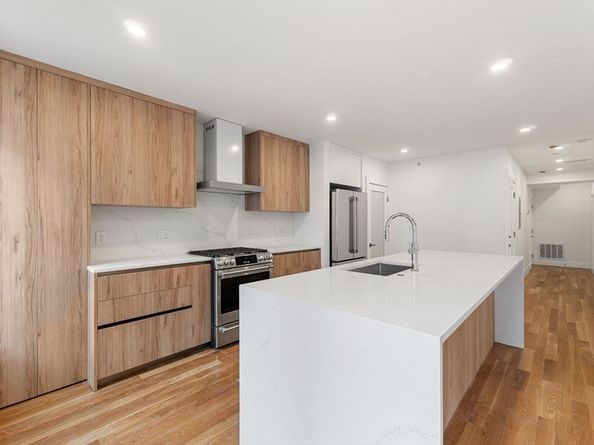 6 Devine Way 2, Boston MA 02127