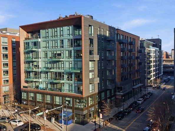 32 Traveler St 411, Boston MA 02118