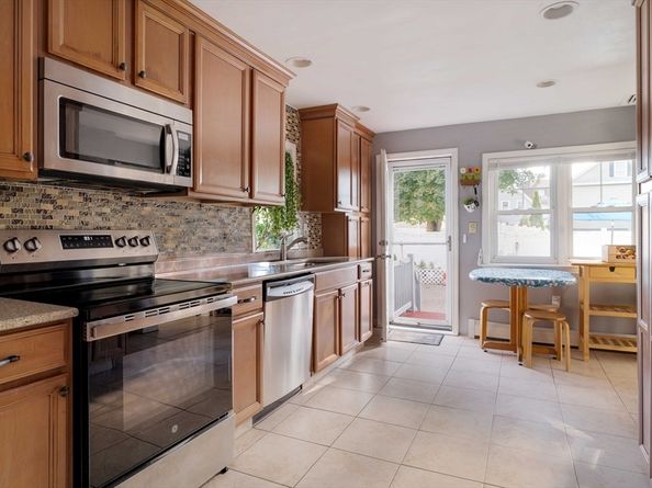 10 Elwood Pl, Revere MA 02151