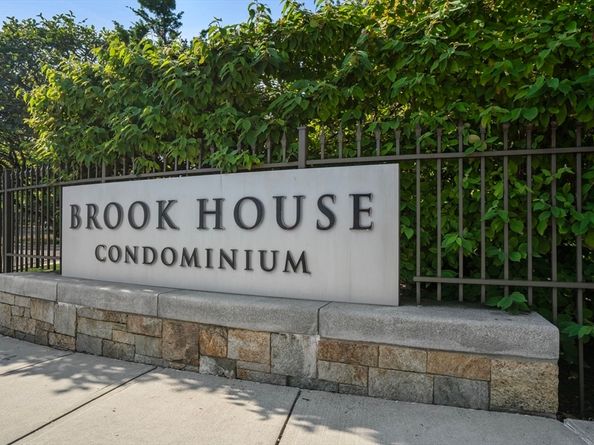 33 Pond Ave 523, Brookline MA 02445