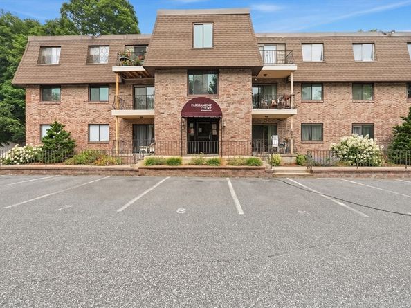 59 School St B2, Northborough MA 01532