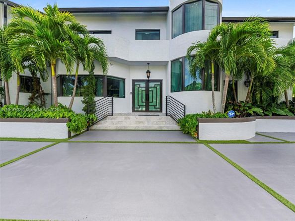 6180 Pine Tree Dr, Miami Beach FL 33140