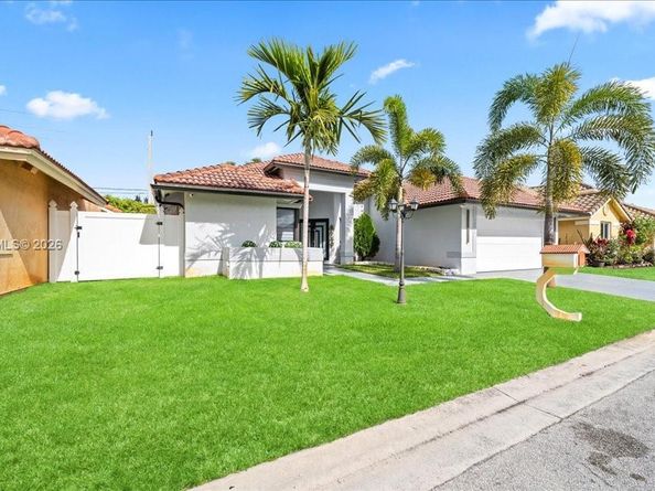 11611 SW 9th Ct, Pembroke Pines FL 33025