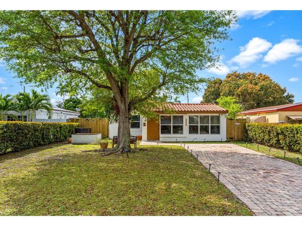 1482 NE 175th St, North Miami Beach FL 33162