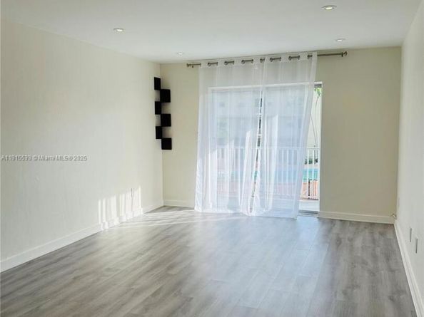 7505 SW 82nd St 211, Miami FL 33143