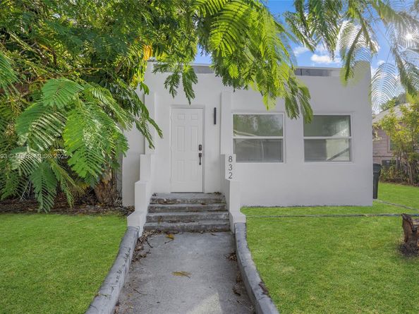 832 N C St, Lake Worth FL 33460