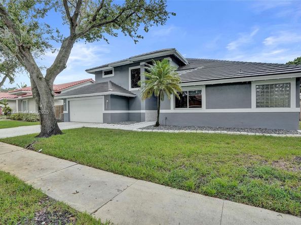 1321 SW 102nd Ave, Pembroke Pines FL 33025