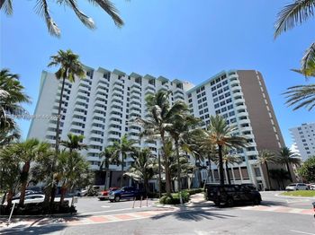 2899 Collins Ave
