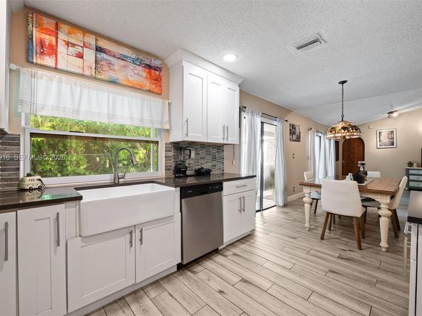 10873 NW 10th Pl, Coral Springs FL 33071