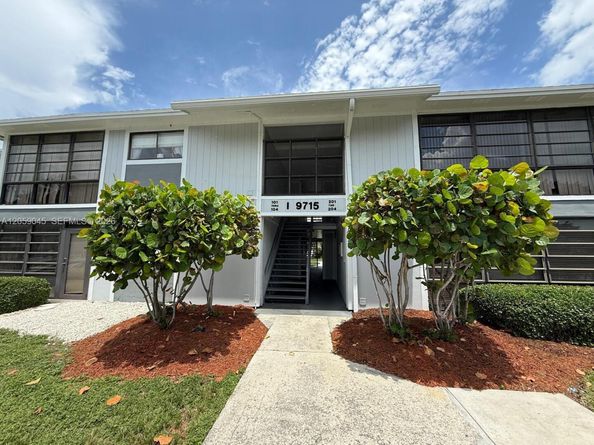 9715 Hammocks Blvd 102, Miami FL 33196