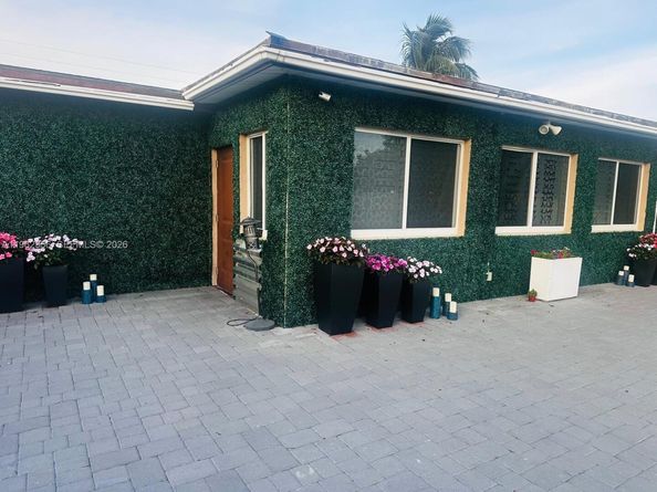 8600 NW 25th Ct, Sunrise FL 33322