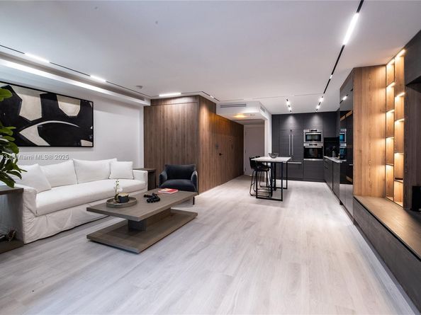 2301 Collins Ave 432, Miami Beach FL 33139